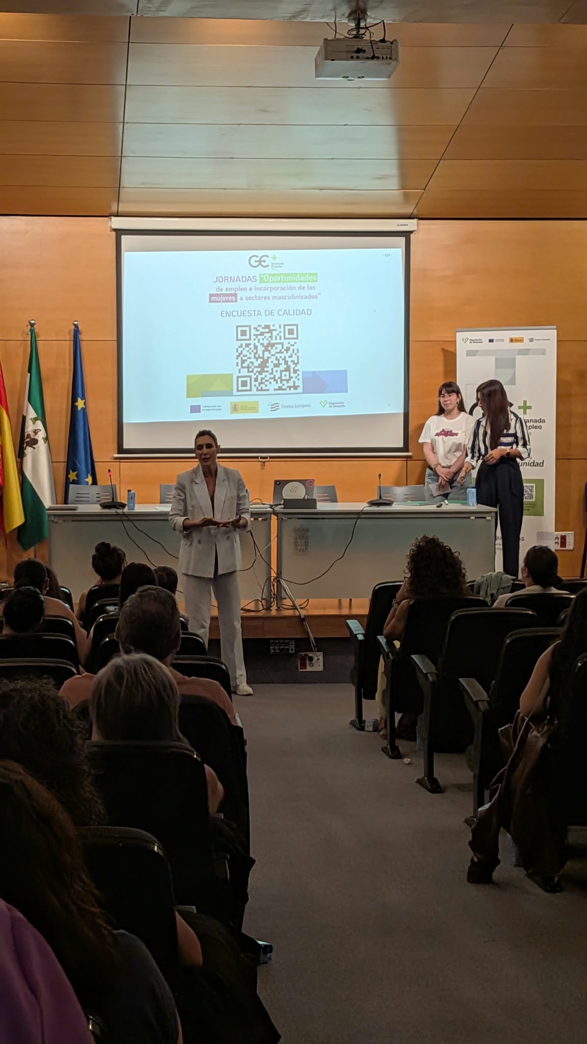 <l10n>
  <Item>
    <Idioma>es</Idioma>
    <Texto>La Diputación de Granada reúne a más de 80 profesionales y jóvenes en la jornada </Texto>
  </Item>
</l10n>