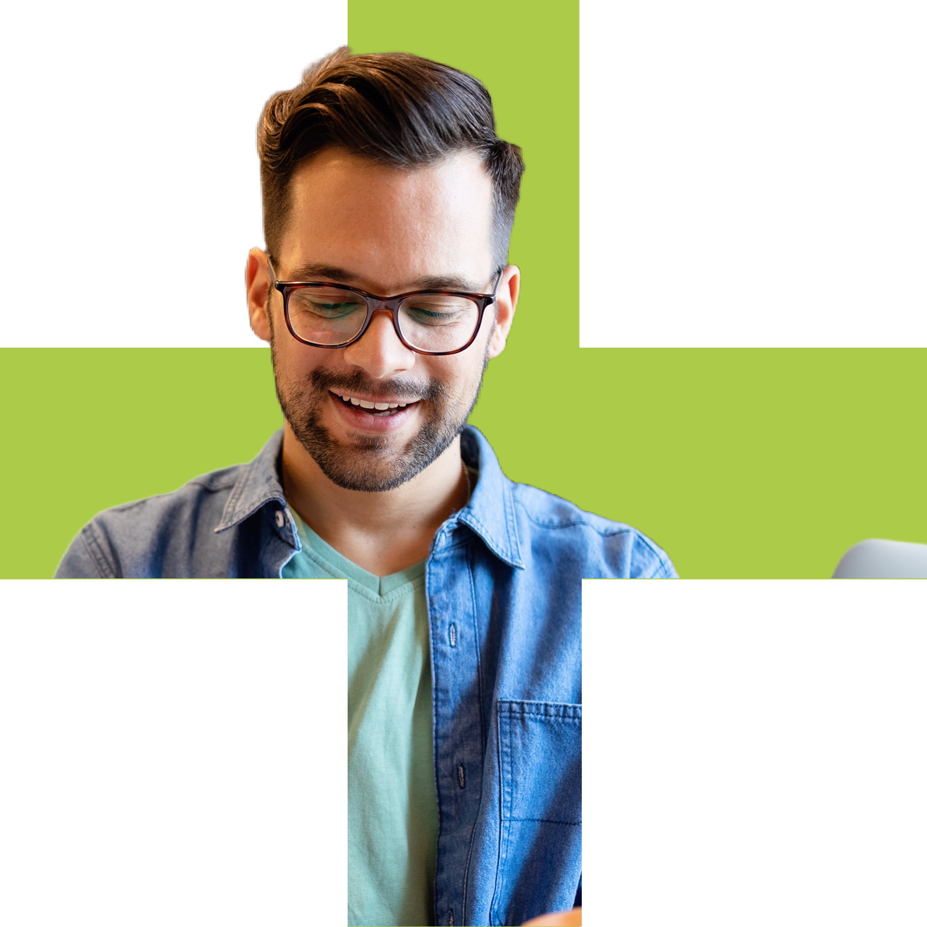 Persona con gafas sonriendo